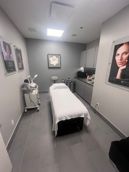 More Photos Of 4560 Heritage Trace Pky, Fort Worth Storefront For Lease