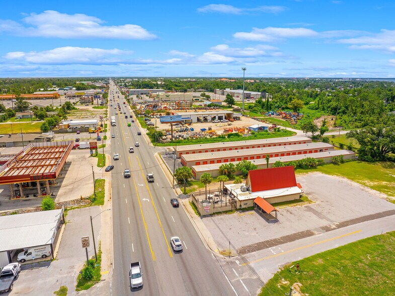 More Photos Of 1623 W 15th St, Panama City Bar For Sale