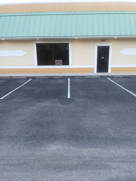 More Photos Of 4847 E Price Blvd, North Port Storefront For Lease