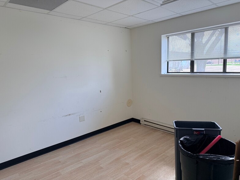 More Photos Of 1001 Arboretum Dr, Waunakee Flex For Lease