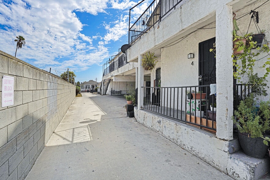More Photos Of 837 W 85th St, Los Angeles Apartments For Sale
