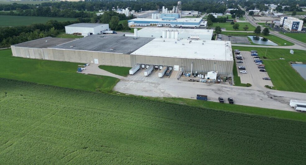 More Photos Of 2015 S Main St, Paris Manufacturing For Sale