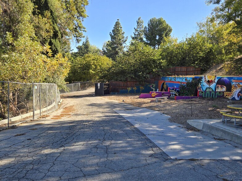 More Photos Of 625 Coleman Ave, Los Angeles Schools For Lease