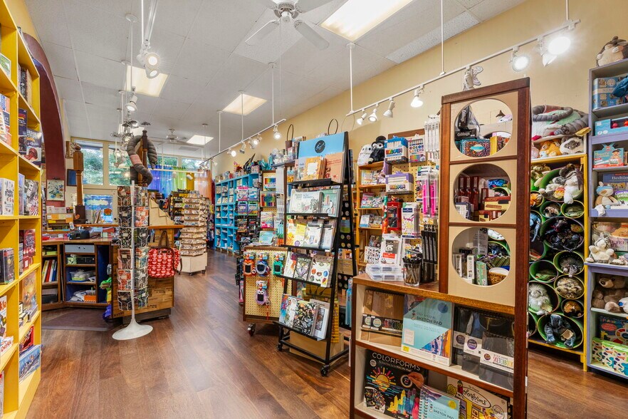 More Photos Of 936 Water St, Port Townsend Storefront Retail Residential For Sale