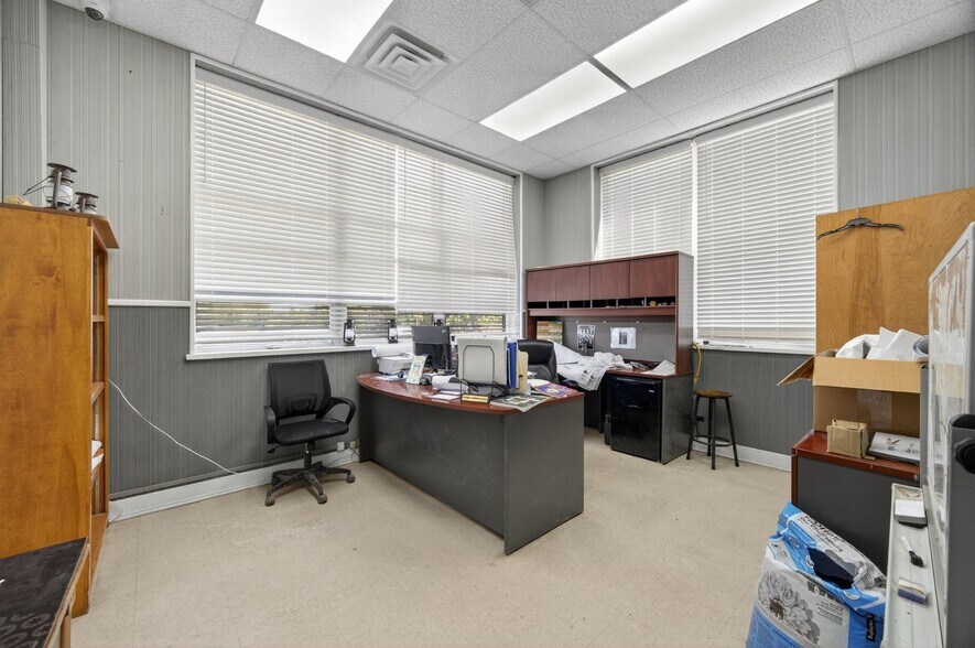 More Photos Of 1404 Washington St W, Fayetteville Warehouse For Sale