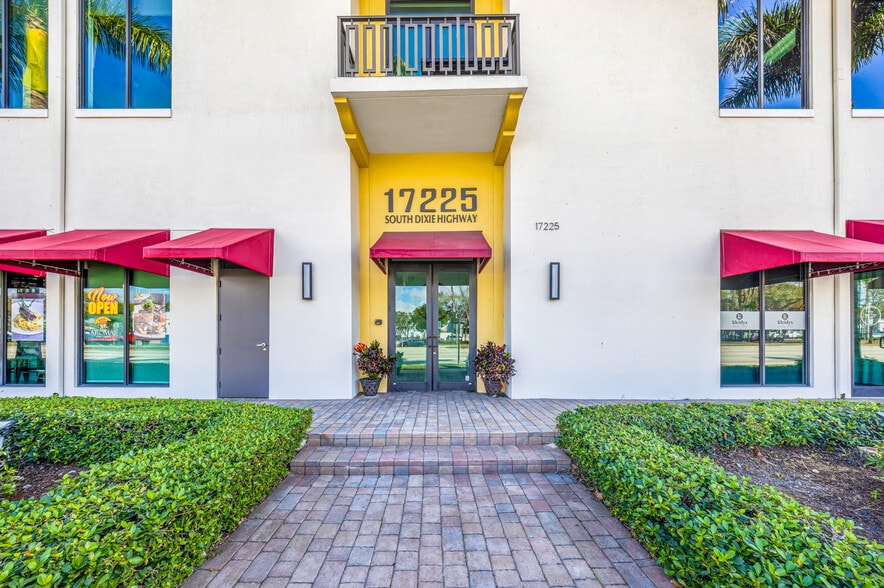 More Photos Of 17225 S Dixie Hwy, Palmetto Bay Storefront Retail Office For Lease
