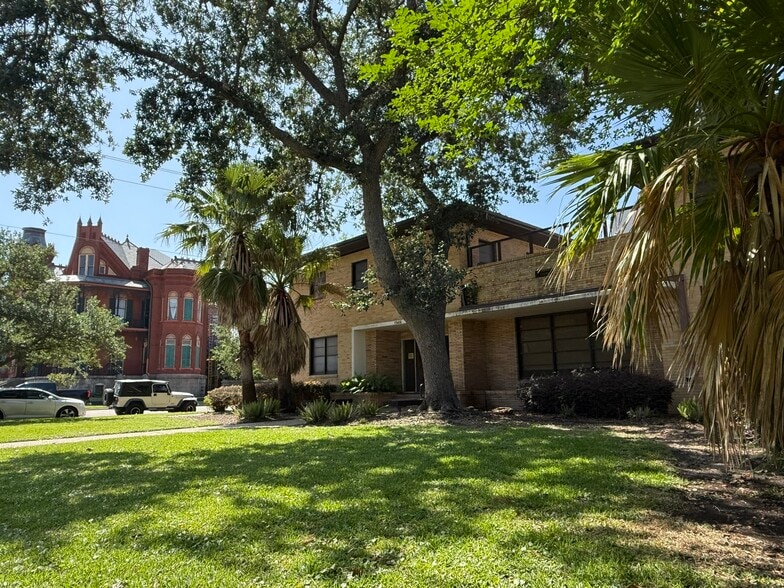 More Photos Of 1528 Post Office St, Galveston Rehabilitation Center For Sale