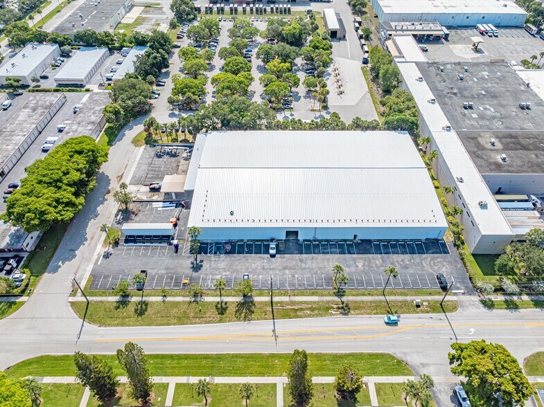 Primary Photo Of 198 Lock Rd, Deerfield Beach Warehouse For Lease