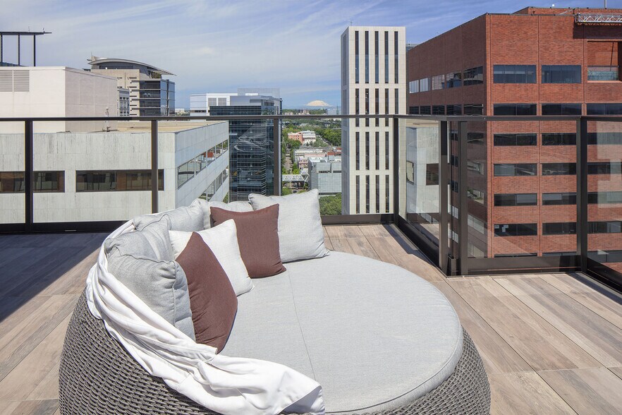 More Photos Of 140 SW Columbia St, Portland Apartments For Lease