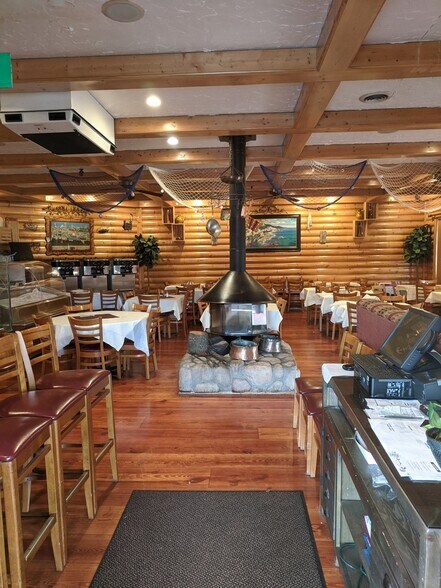 Primary Photo Of 10331 S Roberts Rd, Palos Hills Restaurant For Lease