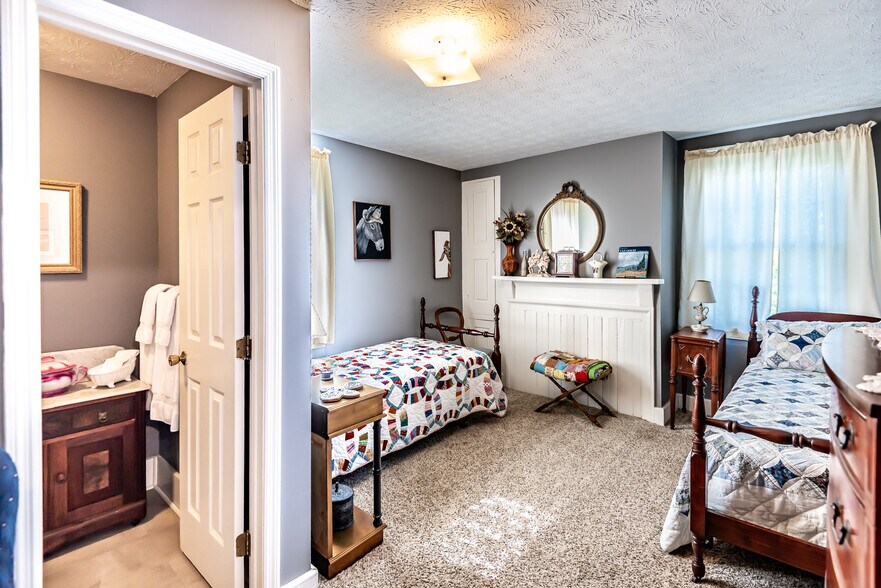 More Photos Of 129 N Main St, Waynesville Specialty For Sale