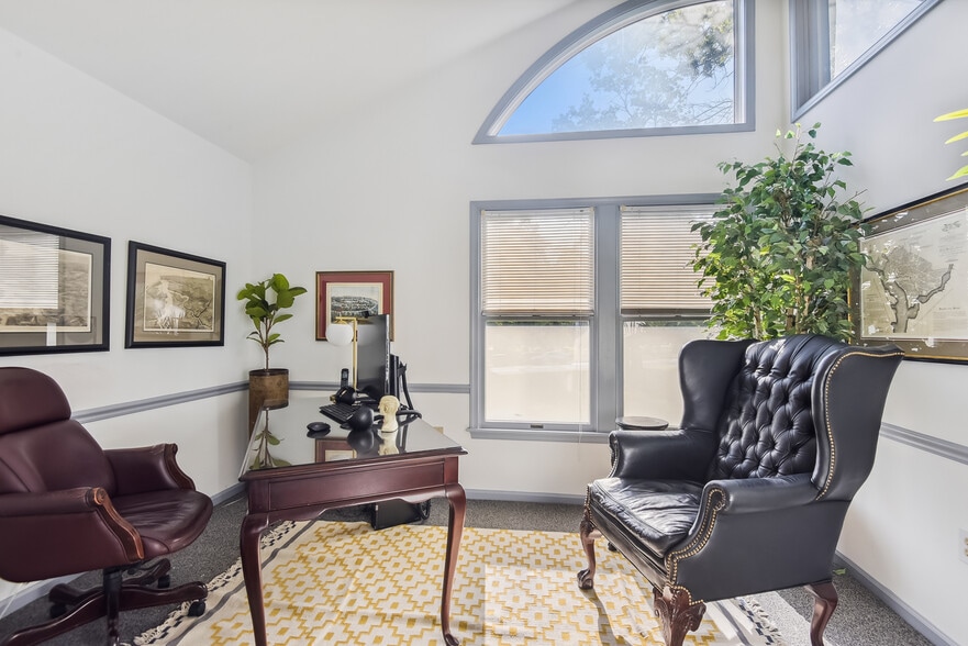 More Photos Of 10520 Warwick Ave, Fairfax Medical For Sale