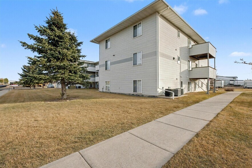 More Photos Of 305 46th St N, Great Falls Apartments For Sale