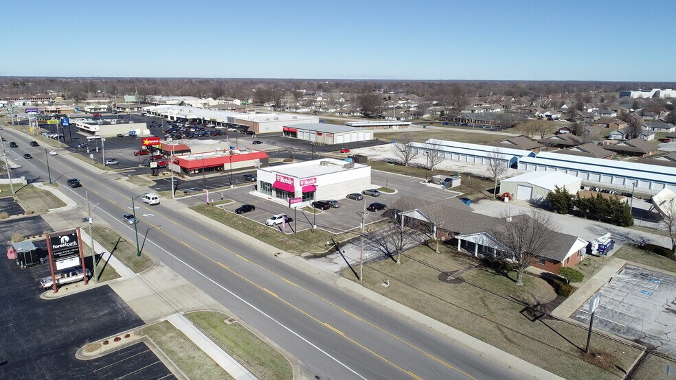 More Photos Of 2530 Grand Ave, Carthage General Retail For Sale