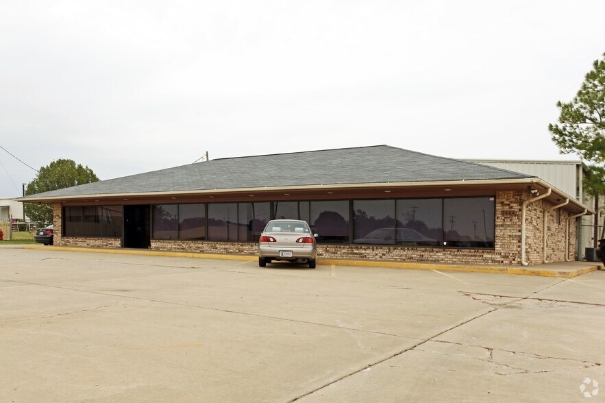 More Photos Of 2404 S Broadway St, Oklahoma City Flex For Sale