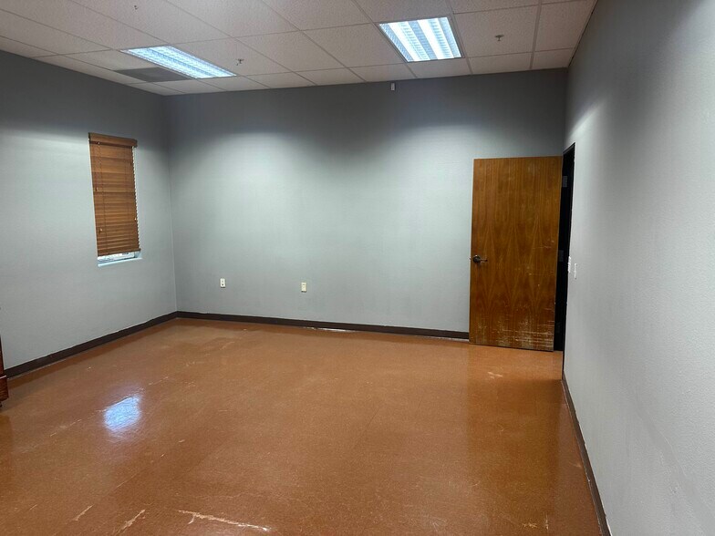 More Photos Of 953-959 E Monte Vista Ave, Turlock Office For Lease
