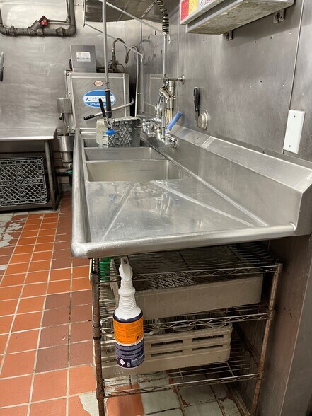 More Photos Of 3441-3449 Waialae Ave, Honolulu Freestanding For Lease