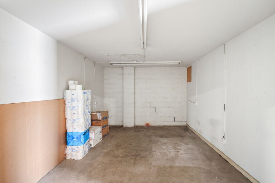 More Photos Of 8402 Speedway Dr, San Antonio Warehouse For Sale