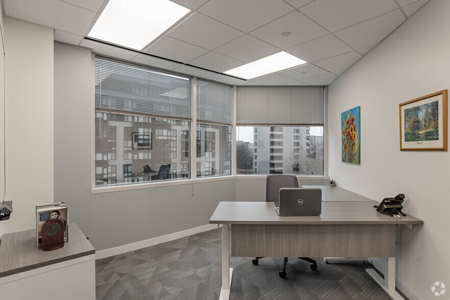 More Photos Of 1530 Wilson Blvd, Arlington Office For Lease