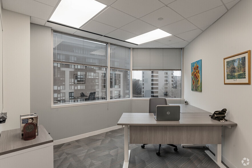 More Photos Of 1530 Wilson Blvd, Arlington Office For Lease