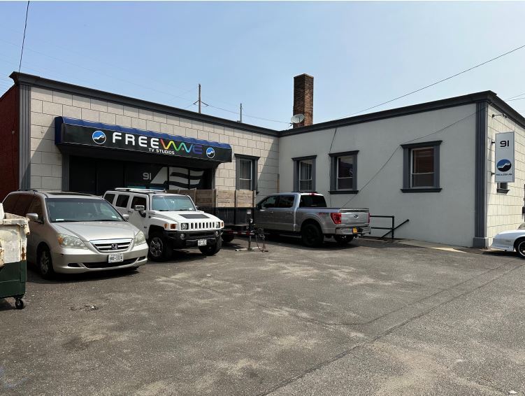 More Photos Of 91 Commercial Ave, Garden City Warehouse For Lease