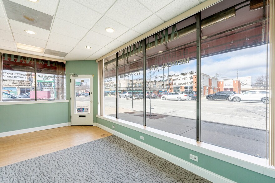 More Photos Of 5355-5365 W Devon Ave, Chicago Storefront For Lease