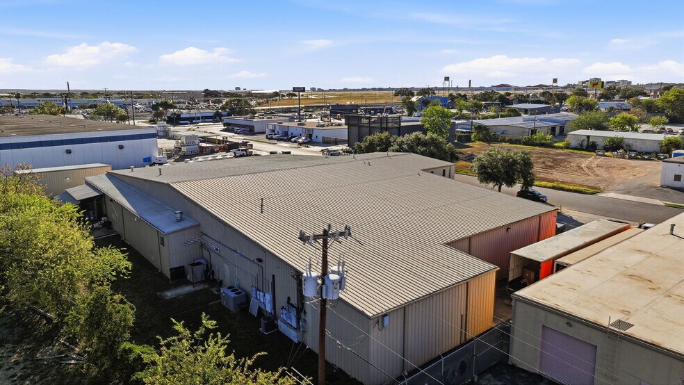 More Photos Of 315 N Park Dr, San Antonio Warehouse For Sale