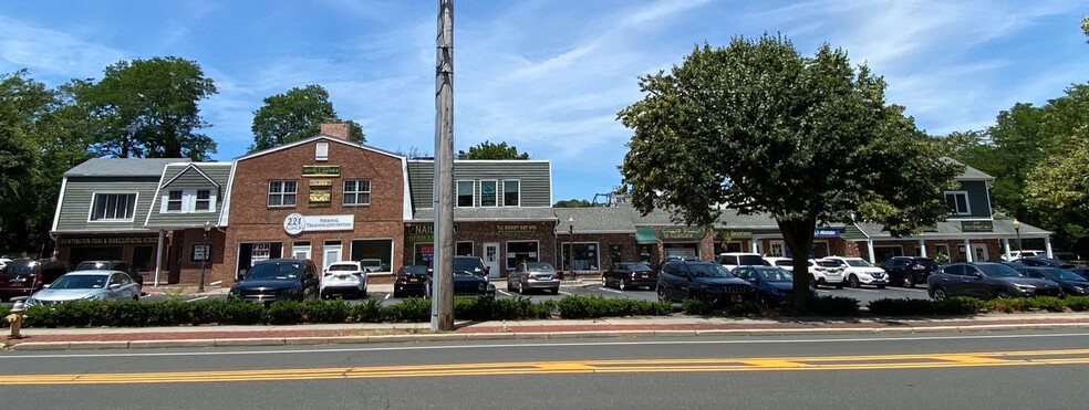 Primary Photo Of 233 E Main St, Huntington Storefront Retail Office For Lease