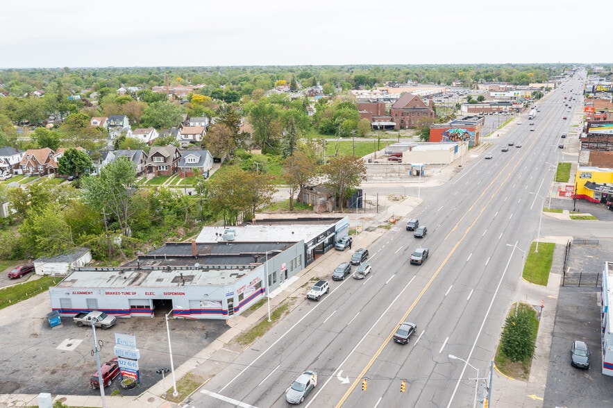 More Photos Of 14049-14051 Gratiot Ave, Detroit Storefront Retail Office For Sale