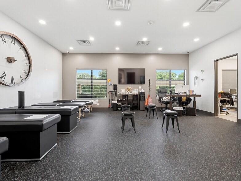 More Photos Of 6550 Naaman Forest Blvd, Garland Medical For Lease