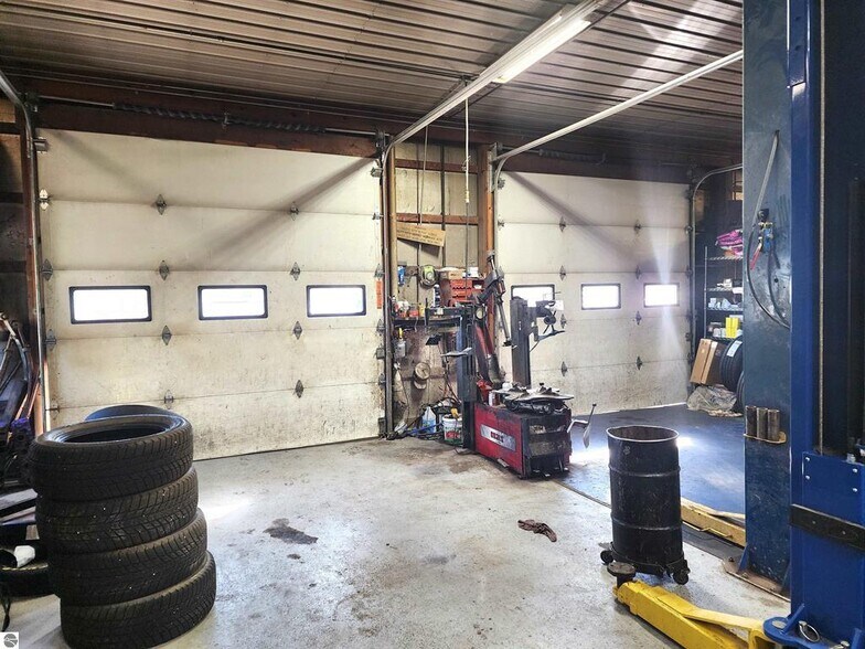 More Photos Of 14388 9 Mile Rd, Kaleva Auto Repair For Sale