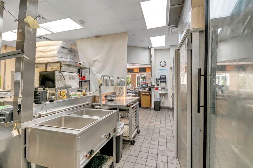 More Photos Of 5600 Butler National Dr, Orlando Service Station For Sale