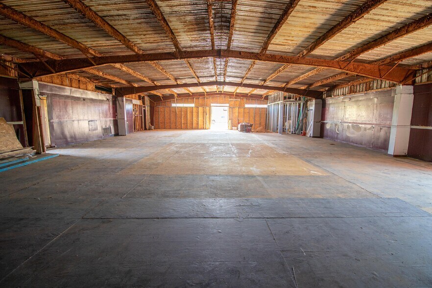 More Photos Of 901 E Johnson St, Waco Service For Sale