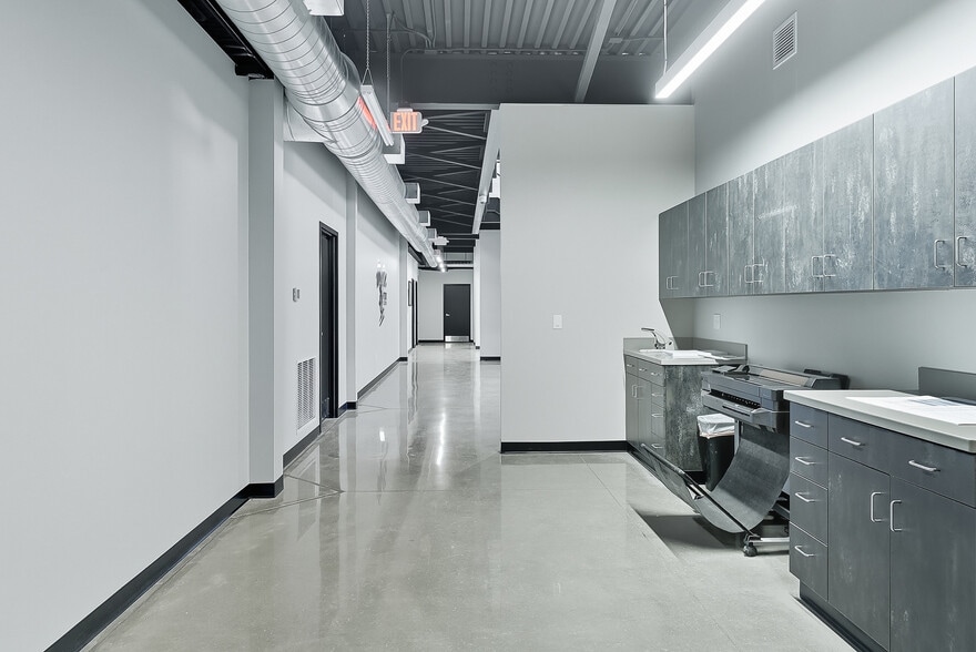 More Photos Of 14217 S 220th St, Gretna Distribution For Lease