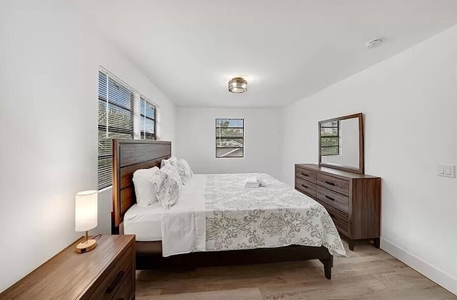 More Photos Of 904 4th St, West Palm Beach Multifamily For Sale