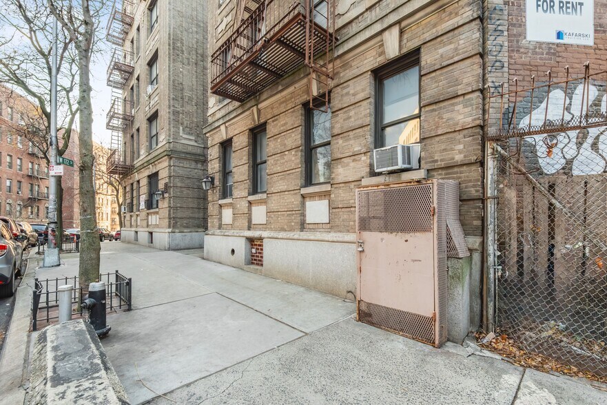 More Photos Of 120 Haven Ave, New York Apartments For Sale