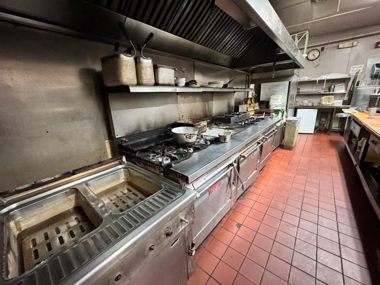 More Photos Of 572 2nd Ave, Troy Restaurant For Sale