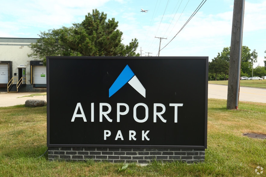 More Photos Of 29031-29045 Airport Dr, Romulus Unknown For Lease