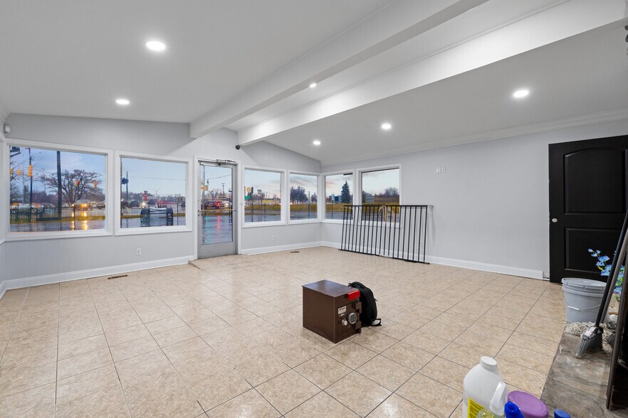 More Photos Of 2020 Dixie Hwy, Waterford Freestanding For Lease