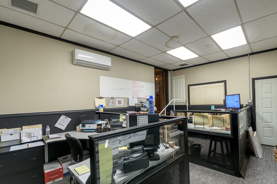 More Photos Of 44532 Trevor Ave, Lancaster Service For Sale