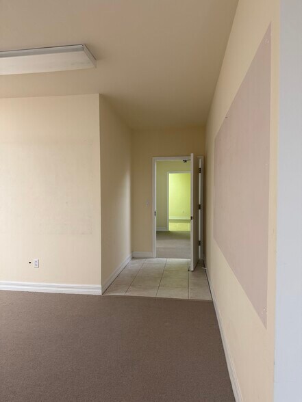 More Photos Of 4707 Enterprise Ave, Naples Loft Creative Space For Lease