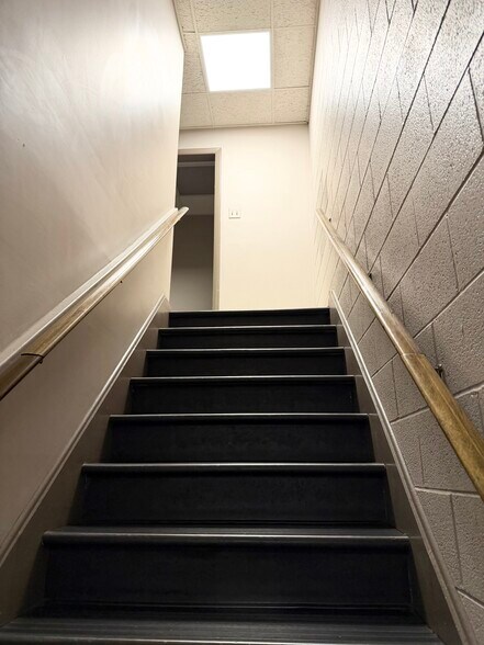 More Photos Of 2705 S Pleasant Valley Rd, Winchester Distribution For Lease