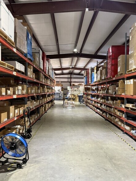 More Photos Of 302 Richey Rd, Leesburg Warehouse For Lease