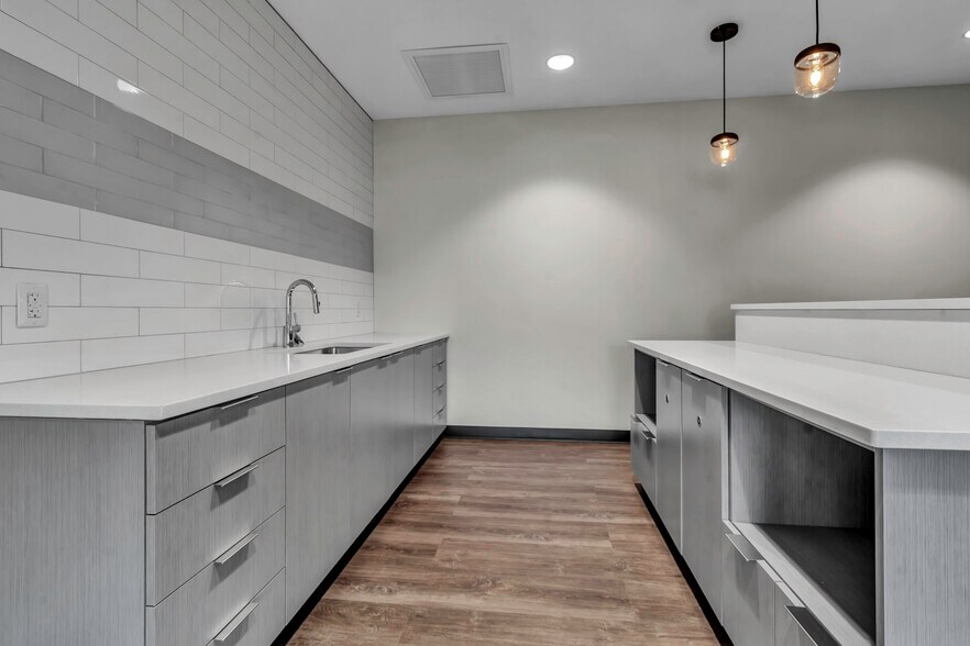 More Photos Of 400 Essjay Rd, Williamsville Office For Lease