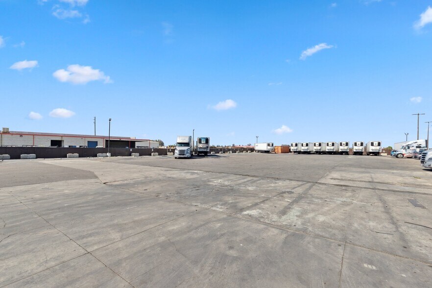 More Photos Of 4451 N Brawley Ave, Fresno Warehouse For Sale