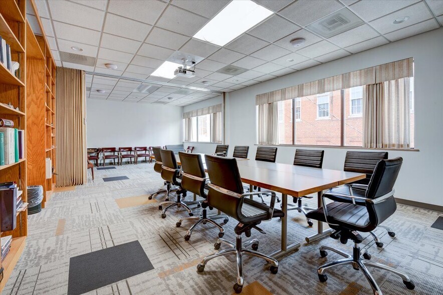 More Photos Of 100 W Antietam St, Hagerstown Office For Lease
