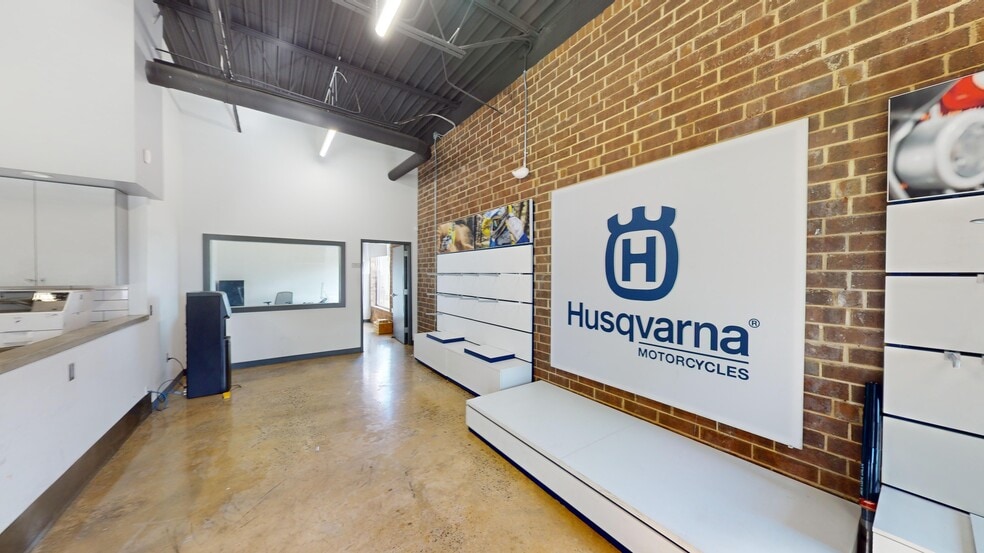 More Photos Of 10501 Monroe Rd, Matthews Storefront For Sale