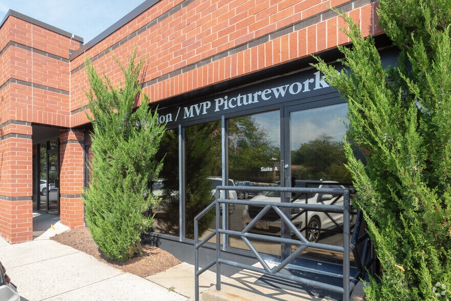 More Photos Of 4460 Brookfield Corporate Dr, Chantilly Flex For Lease