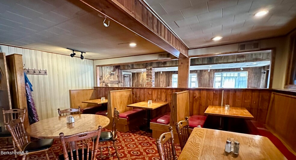 More Photos Of 650 N Main St, Sheffield Restaurant For Sale