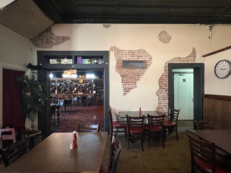 More Photos Of 821 W Broadway St, Muskogee Restaurant For Sale